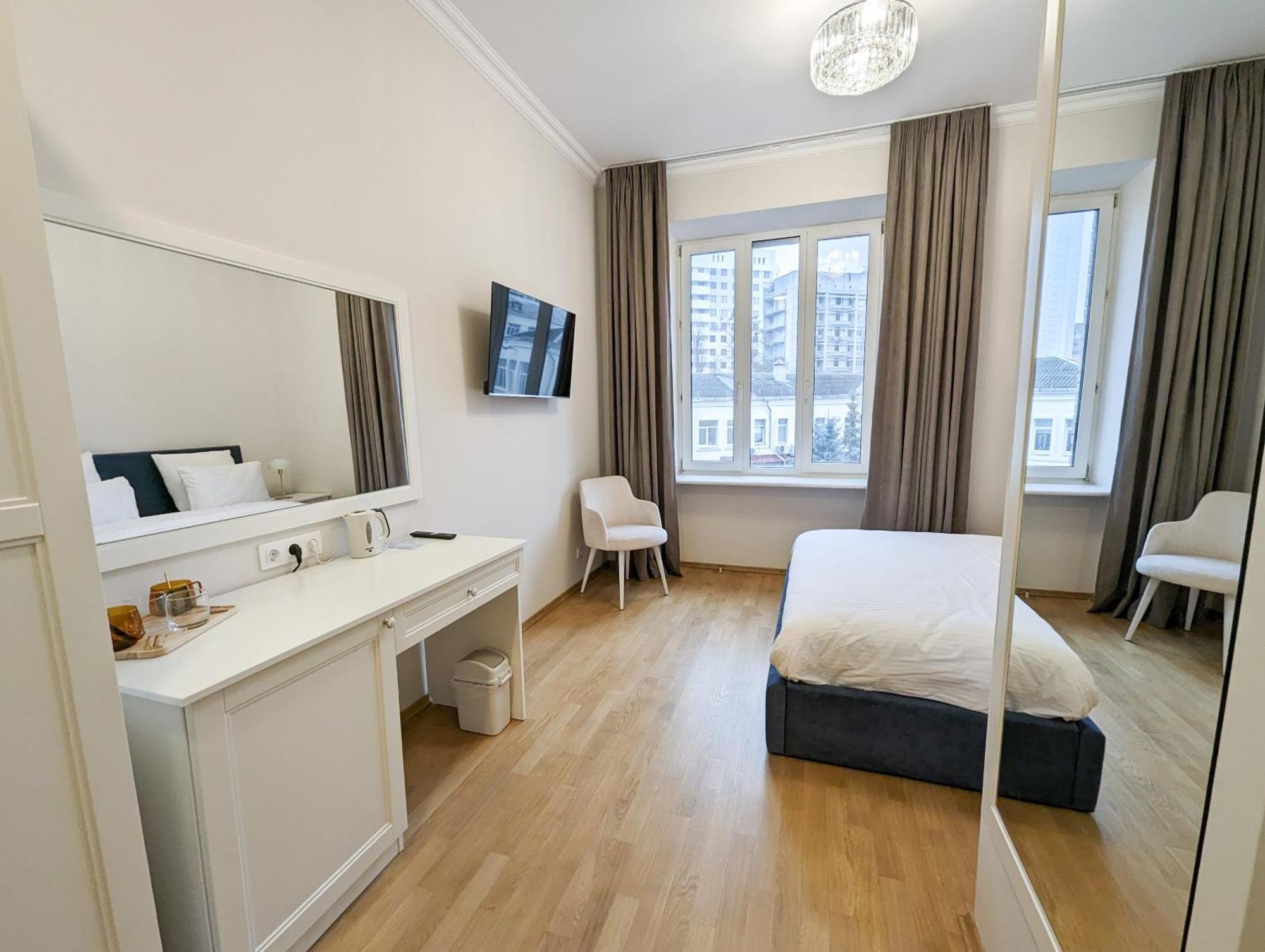 Kyiv Honchara Hotel Buitenkant foto
